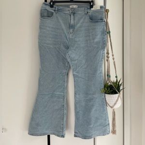 Abercrombie & Fitch Ultra High Rise Flare 36 Short NWT